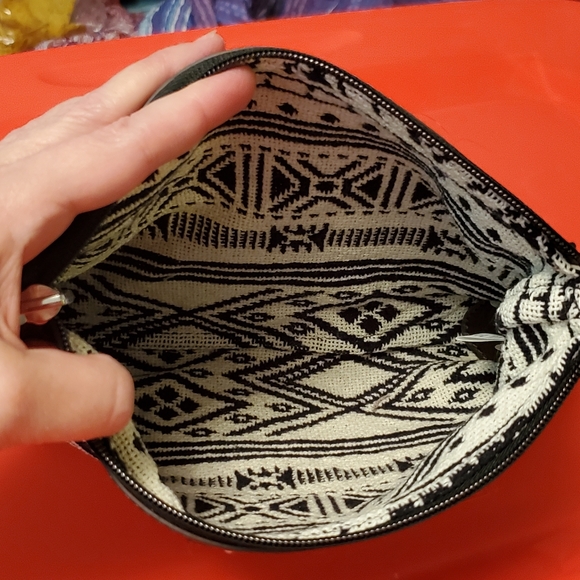 Thirty-One Rio Weave Reversible Pouch - Picture 2 of 2